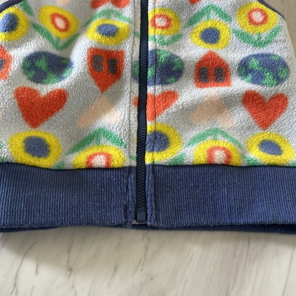 2T Patagonia fleece vest- earth, flowers, hearts - Picture 3 of 3
